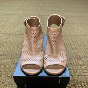 Steven - Sonjja - Natural - Excellent Condition